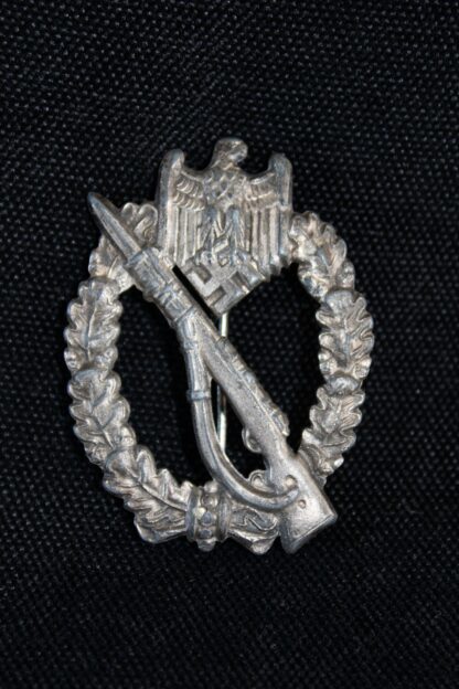 Infantry assault badge in silver – E.F. Wiedmann, Frankfurt