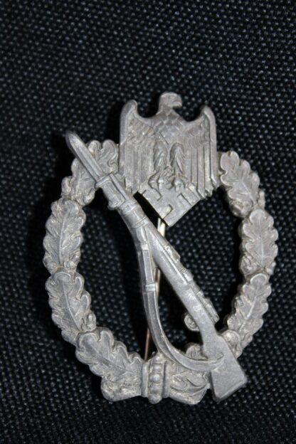 Infantry assault badge in silver – C.E. Juncker, Berlin
