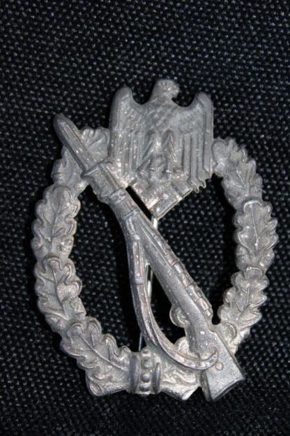 Infantry assault badge in silver – Hermann Aurich, Dresden